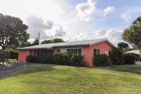 Exterior - 2355 NE 4th St, Pompano Beach, FL 33062 photo 15 of 17