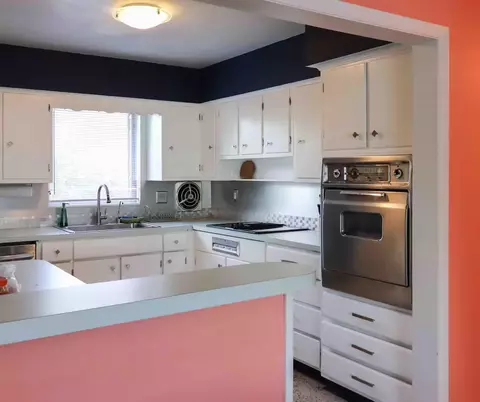 Kitchen - 2355 NE 4th St, Pompano Beach, FL 33062 photo 2 of 10