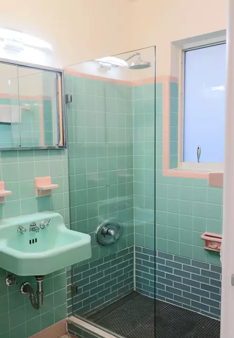 Bath - 2355 NE 4th St, Pompano Beach, FL 33062 photo 1 of 7