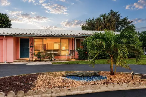 Exterior - 2355 NE 4th St, Pompano Beach, FL 33062 photo 3 of 17