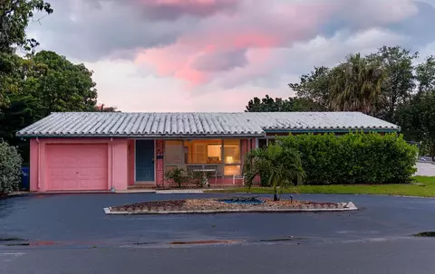 Exterior - 2355 NE 4th St, Pompano Beach, FL 33062 photo 2 of 17