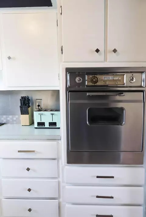 Kitchen - 2355 NE 4th St, Pompano Beach, FL 33062 photo 8 of 10