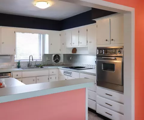 Kitchen - 2355 NE 4th St, Pompano Beach, FL 33062 photo 9 of 10