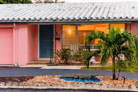 Exterior - 2355 NE 4th St, Pompano Beach, FL 33062 photo 4 of 17