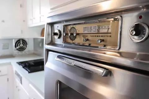 Kitchen - 2355 NE 4th St, Pompano Beach, FL 33062 photo 3 of 10