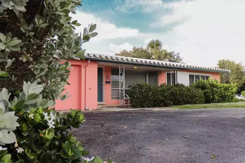 Exterior - 2355 NE 4th St, Pompano Beach, FL 33062 photo 14 of 17