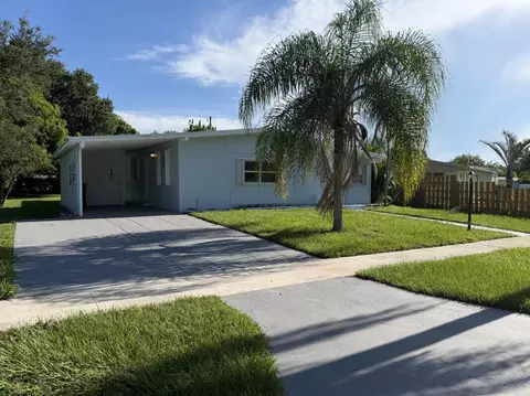 111 SE Castana Ct, Port Saint Lucie, FL 34983