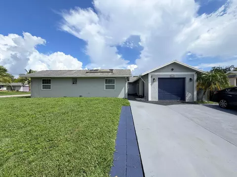 10431 Carmen Ln, Royal Palm Beach, FL 33411