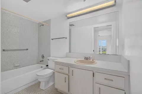 Bath - 4044 Wolverton C, Boca Raton, FL 33434 photo 5 of 7