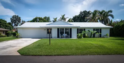 8016 SE Palm St, Hobe Sound, FL 33455