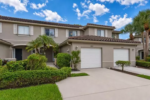 4864 Pinemore Ln, Lake Worth, FL 33463