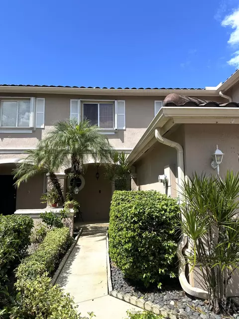 4864 Pinemore Ln, Lake Worth, FL 33463