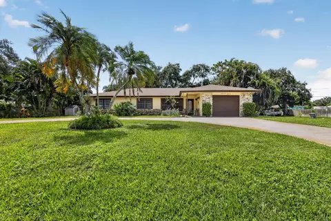 4746 Canal Dr, Lake Worth, FL 33463