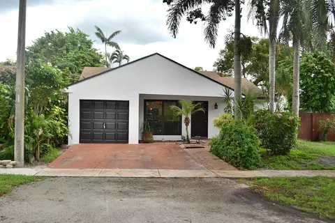 8671 SW 16th Ct, Pembroke Pines, FL 33025
