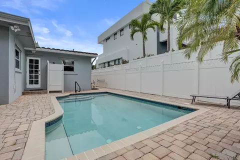Exterior - 3207 Leigh Rd, Pompano Beach, FL 33062 photo 7 of 13