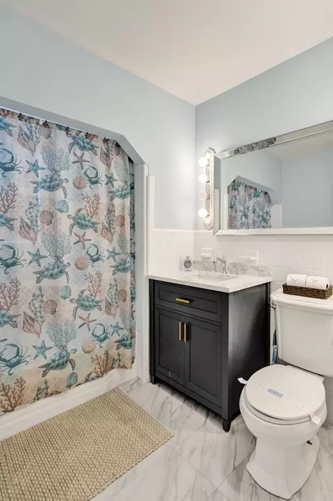 Bath - 3207 Leigh Rd, Pompano Beach, FL 33062 photo 3 of 8
