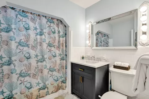Bath - 3207 Leigh Rd, Pompano Beach, FL 33062 photo 4 of 8