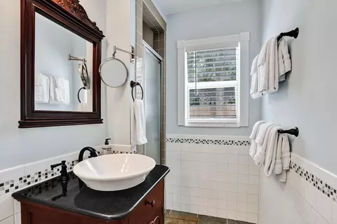 Bath - 3207 Leigh Rd, Pompano Beach, FL 33062 photo 1 of 8