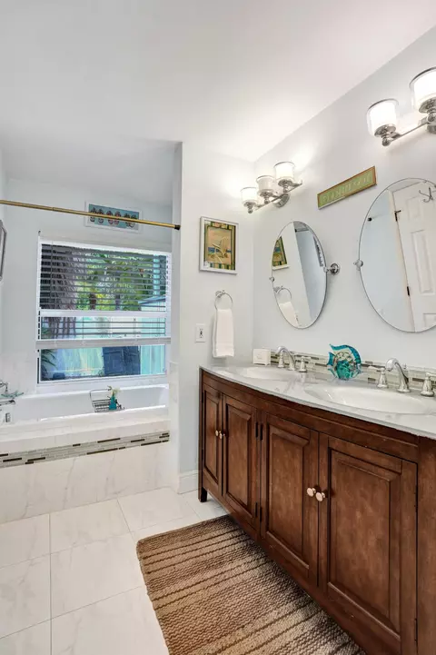 Bath - 3207 Leigh Rd, Pompano Beach, FL 33062 photo 7 of 8