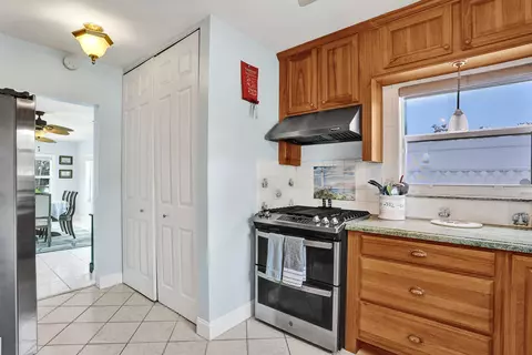 Kitchen - 3207 Leigh Rd, Pompano Beach, FL 33062 photo 7 of 7
