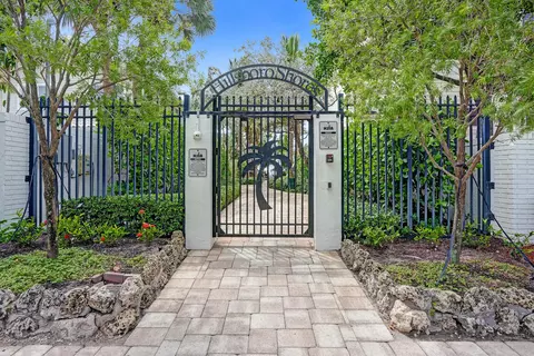 Exterior - 3207 Leigh Rd, Pompano Beach, FL 33062 photo 12 of 13