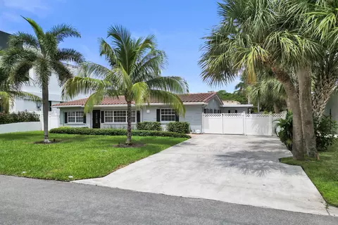 Exterior - 3207 Leigh Rd, Pompano Beach, FL 33062 photo 9 of 13
