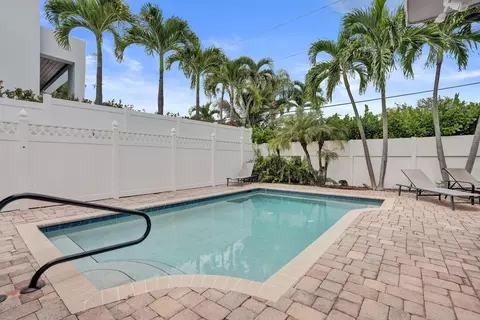 Exterior - 3207 Leigh Rd, Pompano Beach, FL 33062 photo 2 of 13
