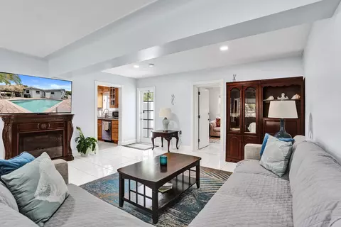 Living - 3207 Leigh Rd, Pompano Beach, FL 33062 photo 2 of 3