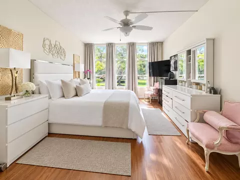 2600 S Course Dr #204, Pompano Beach, FL 33069