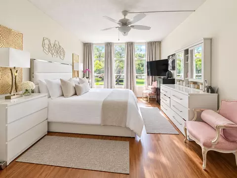 2600 S Course Dr #204, Pompano Beach, FL 33069
