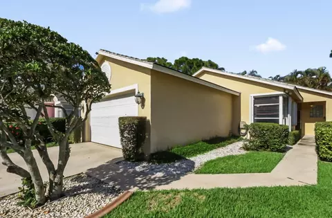 172 Harbor Lake Cir, Greenacres, FL 33413