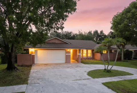 2652 Yarmouth Dr, Wellington, FL 33414