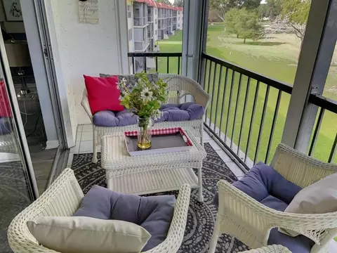 9300 N Hollybrook Lake Dr S #304, Pembroke Pines, FL 33025