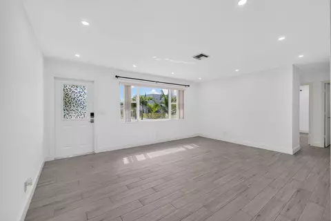 Living - 502 Circle E, Jupiter, FL 33458 photo 6 of 6
