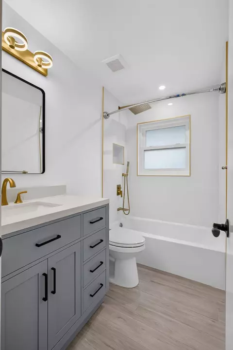 Bath - 502 Circle E, Jupiter, FL 33458 photo 2 of 2