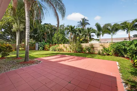 Exterior - 502 Circle E, Jupiter, FL 33458 photo 5 of 8