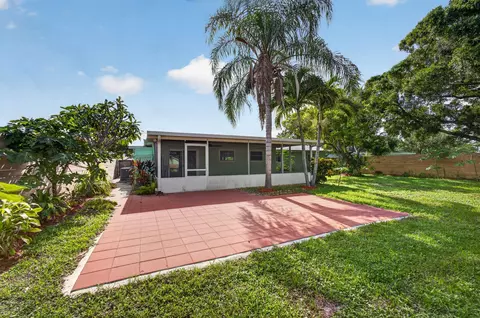 Exterior - 502 Circle E, Jupiter, FL 33458 photo 7 of 8
