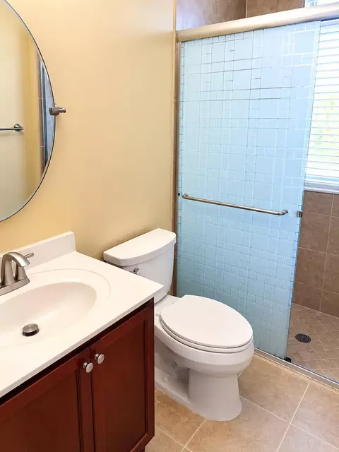 Bath - 4760 Sierra Ln, Coconut Creek, FL 33073 photo 5 of 5