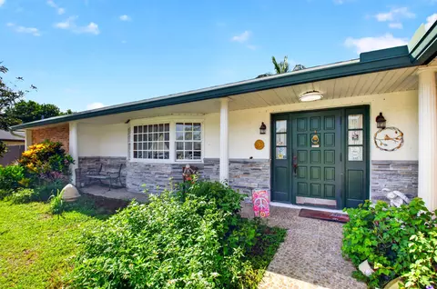 7866 Saint Andrews Rd, Lake Worth, FL 33467