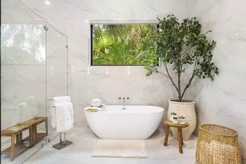 Bath - 18401 Symphony Ct, Jupiter, FL 33458 photo 4 of 6