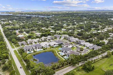 View/Area - 18401 Symphony Ct, Jupiter, FL 33458 photo 2 of 10