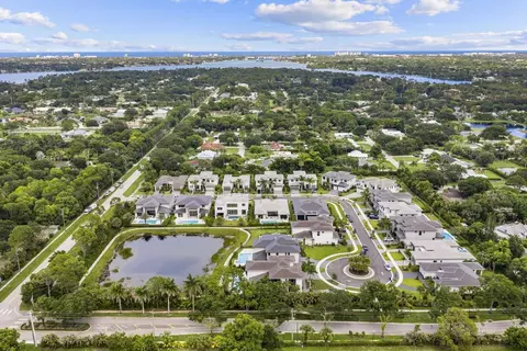 View/Area - 18401 Symphony Ct, Jupiter, FL 33458 photo 4 of 10