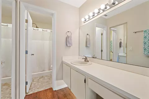 Bath - 1302 Pinecrest Cir UNIT C, Jupiter, FL 33458 photo 1 of 2