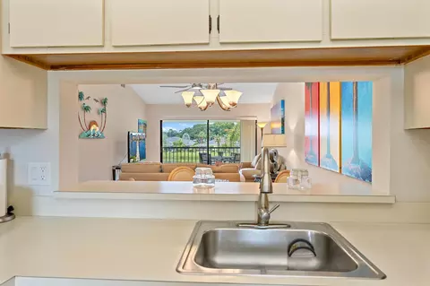 Kitchen - 1302 Pinecrest Cir UNIT C, Jupiter, FL 33458 photo 3 of 3