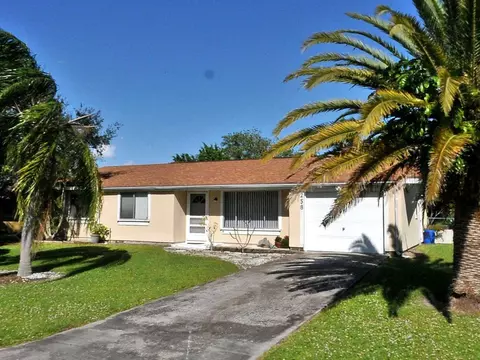 258 SW Bridgeport Dr, Port Saint Lucie, FL 34953