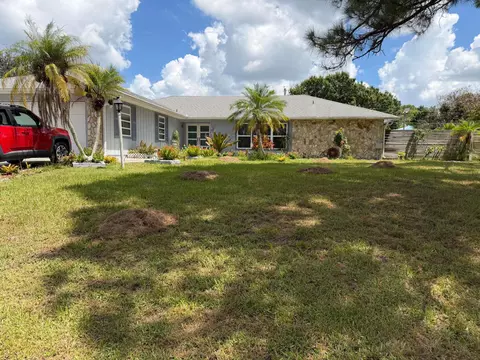 1325 SE Laconia Ln, Port Saint Lucie, FL 34983
