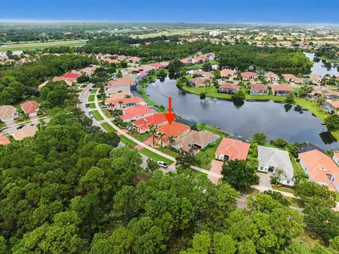 688 SW Lake Charles Cir, Port Saint Lucie, FL 34986