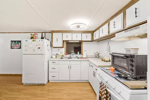 Kitchen - 5985 SE 94th Trl, Okeechobee, FL 34974 photo 1 of 3