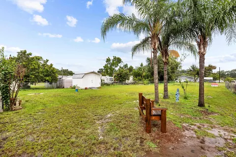 Exterior - 5985 SE 94th Trl, Okeechobee, FL 34974 photo 5 of 9