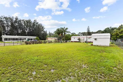 Exterior - 5985 SE 94th Trl, Okeechobee, FL 34974 photo 7 of 9